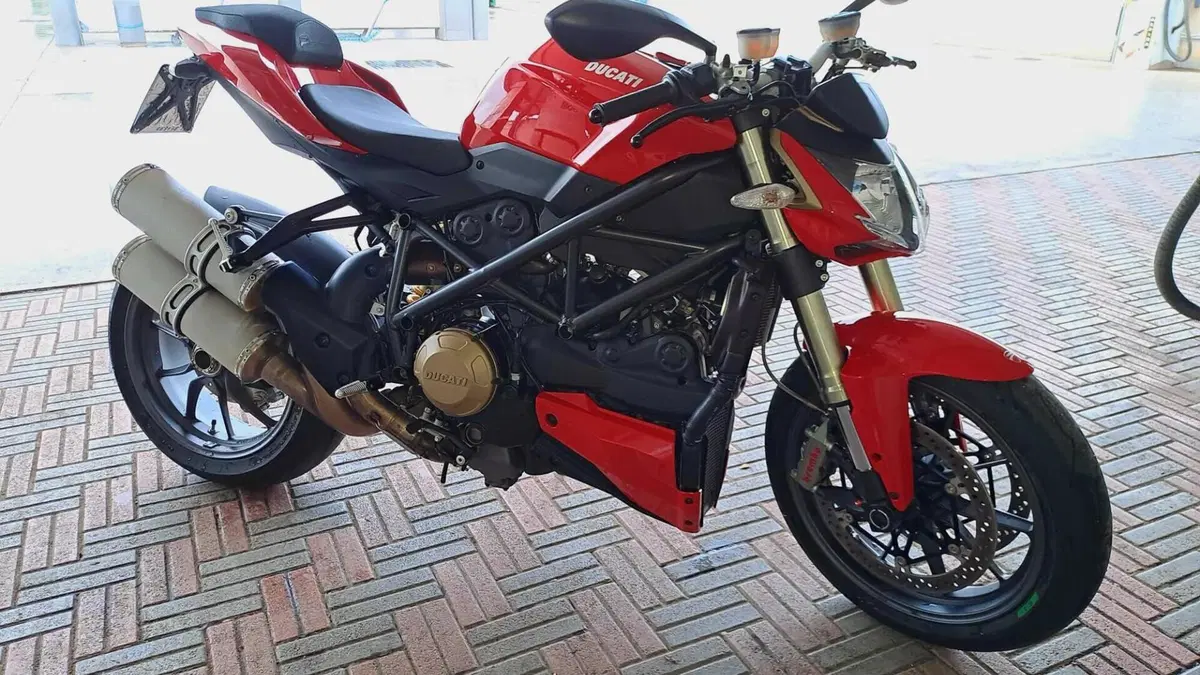 Ducati Streetfighter (2009 - 12)  (16)