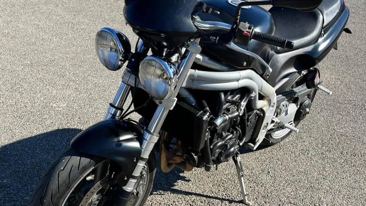 Triumph Speed Triple 955 (1998 - 01)  (5)