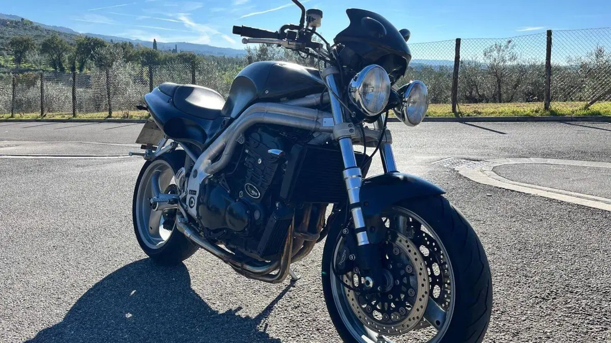 Triumph Speed Triple 955 (1998 - 01)  (2)