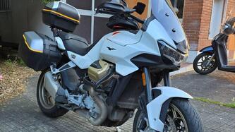 Moto Guzzi V100 Mandello (2022 - 24) usata