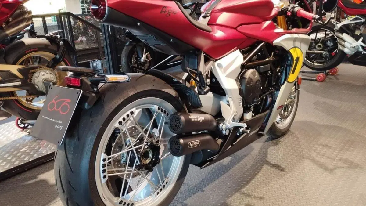 MV Agusta Superveloce 800 Ago (2021 - 23)  (2)