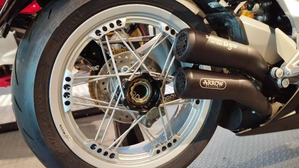 MV Agusta Superveloce 800 Ago (2021 - 23)  (7)