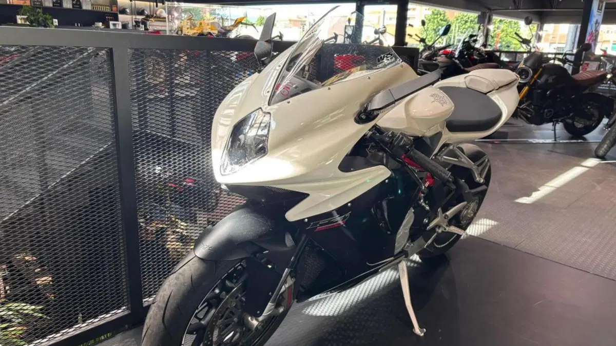MV Agusta F3 800 EAS (2013 - 15)  (2)
