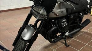 Moto Guzzi V7 Stone (2021 - 24) 