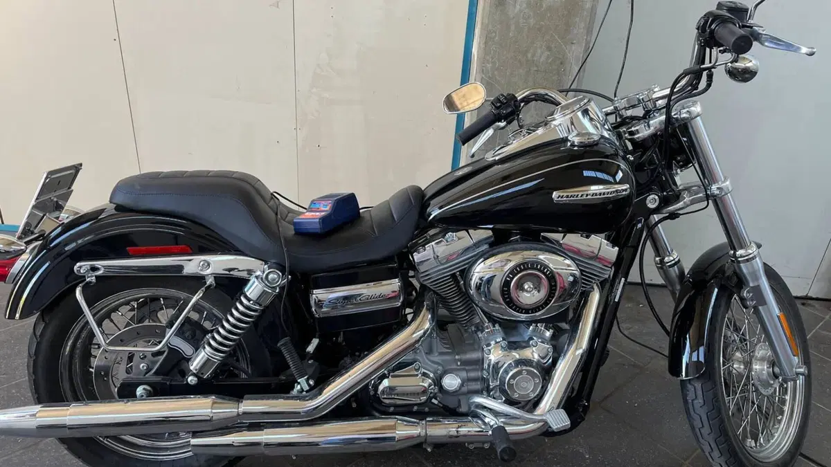 Harley-Davidson 1584 Super Glide Custom (2007) - FXDC  (6)