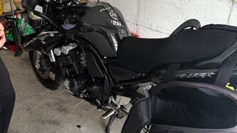 Yamaha FZS 600 Fazer (2002 - 03) usata