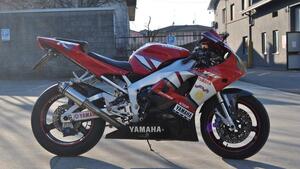 Yamaha YZF R1 (2000 - 01) 