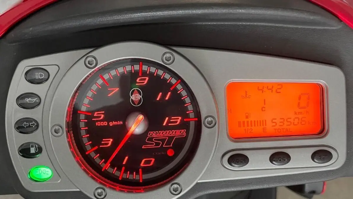 Gilera Runner 200 ST  (2)