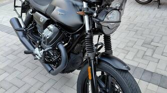 Moto Guzzi V7 Stone (2021 - 24)