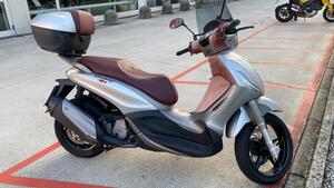 Piaggio Beverly 350 SportTouring ie ABS (2011 - 17) 