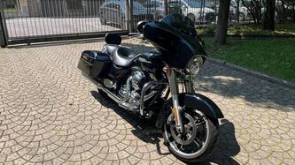 Harley-Davidson 1690 Street Glide (2011 - 13) - FLHX