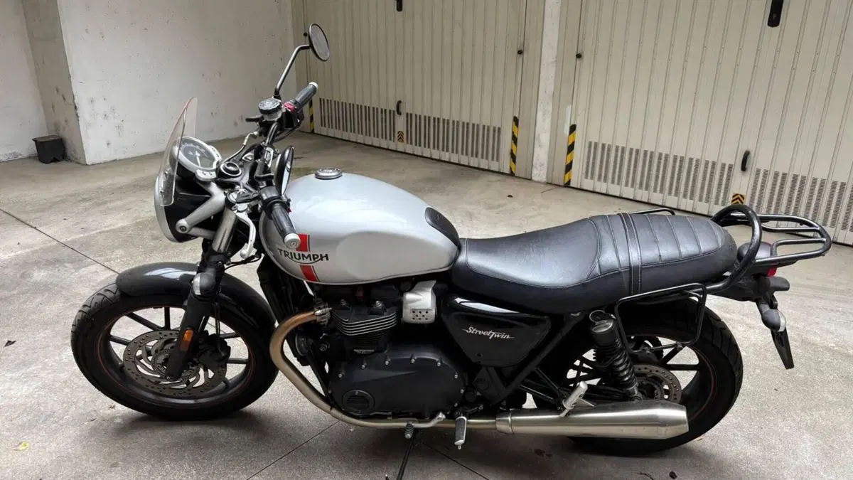 Triumph Street Twin 900 (2016) 