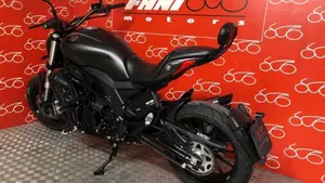 Benelli 502 C (2019 - 20)  (4)