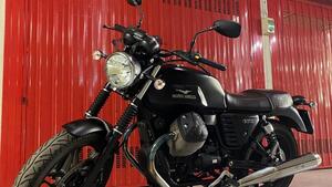 Moto Guzzi V7 II Stone (2015 - 17) 