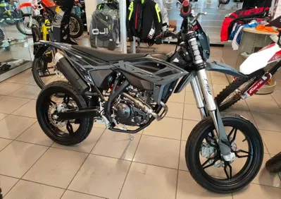 Betamotor RR 125 4T Motard T - X Special Edition (2025 - 26) - Annuncio 9744552