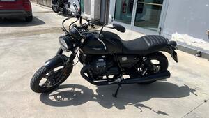 Moto Guzzi V7 Stone (2021 - 24) 