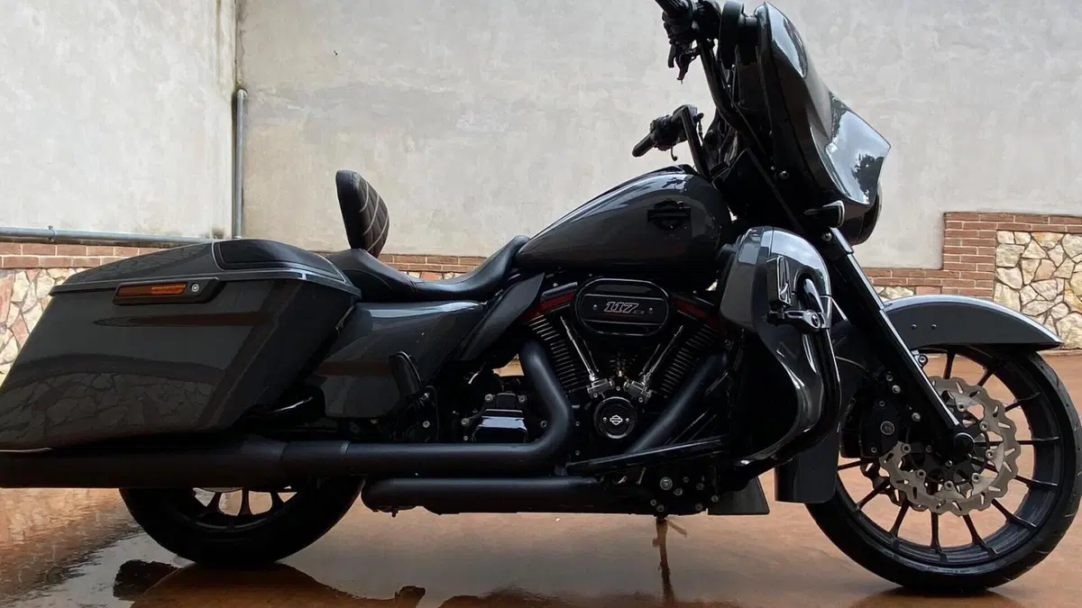Harley-Davidson 117 Street Glide (2018 - 20) - FLHXSE 
