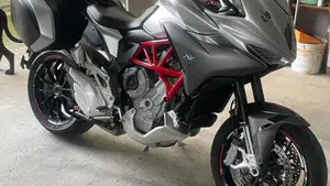 MV Agusta Turismo Veloce 800 (2014 - 16)  (2)