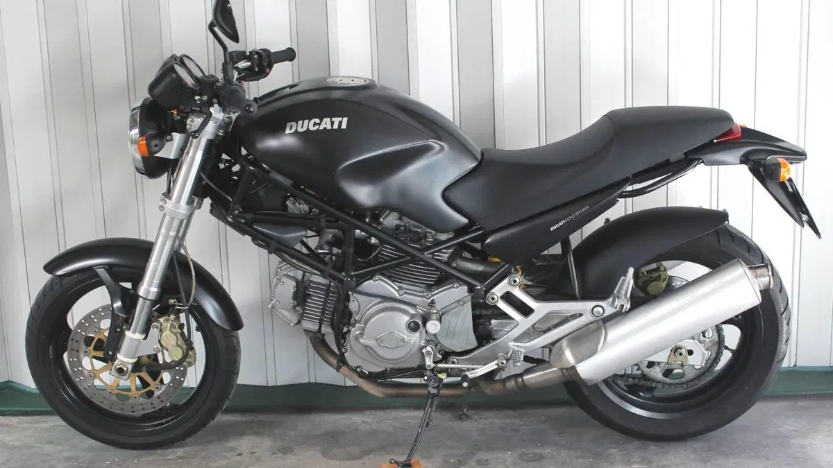 Ducati Monster 600 Dark (1998 - 01)  (2)