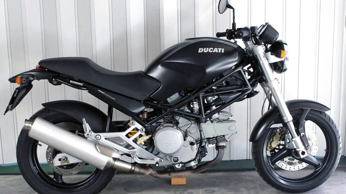 Ducati Monster 600 Dark (1998 - 01)  (3)