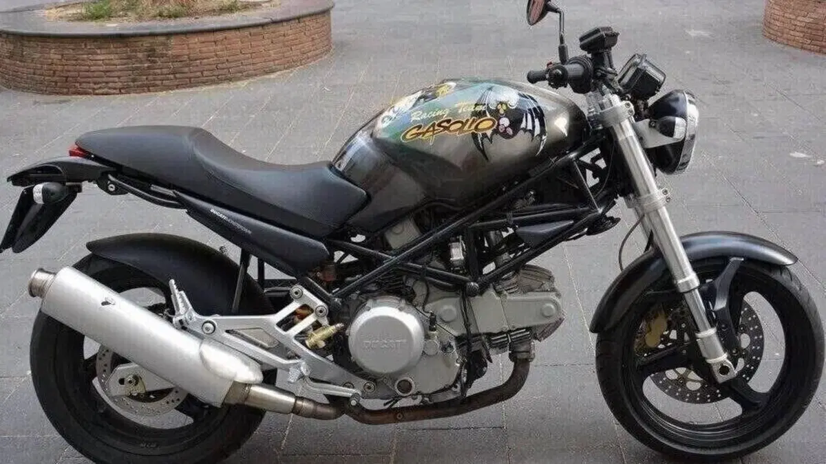 Ducati Monster 600 Dark (1998 - 01)  (4)