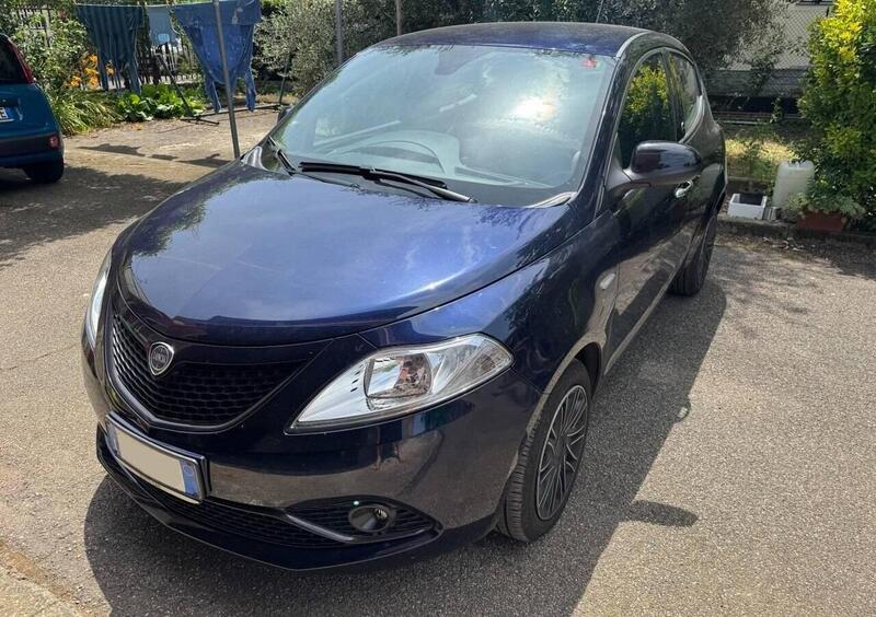 Lancia Ypsilon 1.0 FireFly 5 porte S&S Hybrid Ecochic Gold