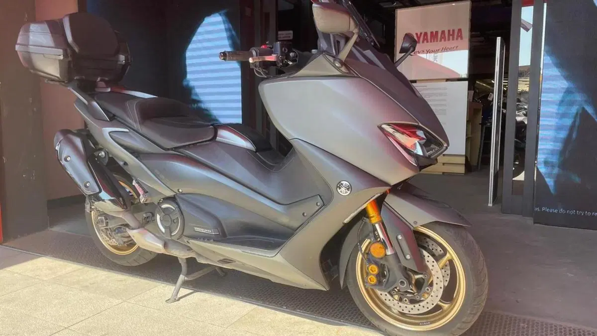 Yamaha T-Max 560 Tech Max (2021)  (2)