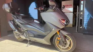 Yamaha T-Max 560 Tech Max (2021)  (2)