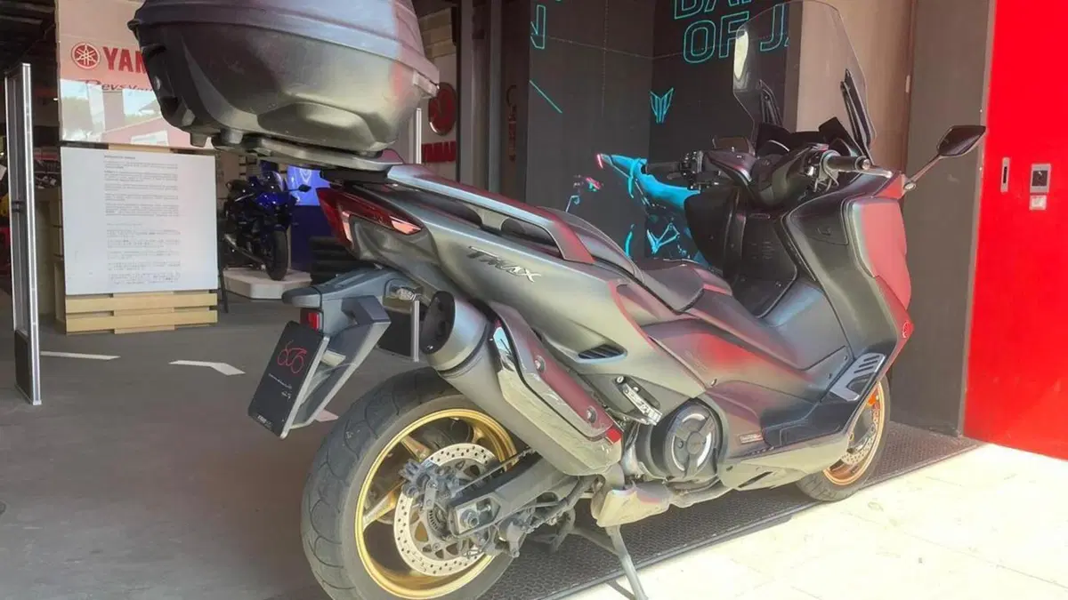 Yamaha T-Max 560 Tech Max (2021)  (3)