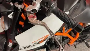 KTM 990 Super Duke R (2012 - 13)  (4)