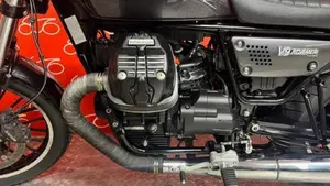 Moto Guzzi V9 Roamer (2021 - 24)  (4)