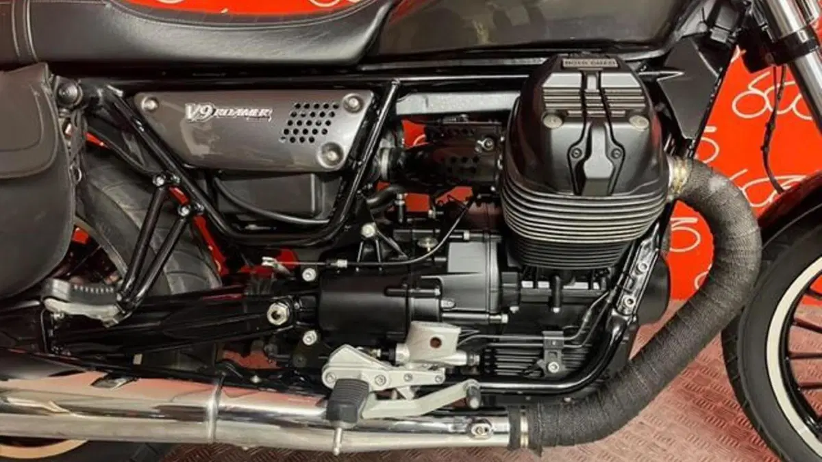 Moto Guzzi V9 Roamer (2021 - 24)  (2)