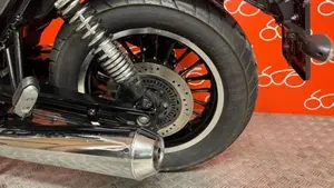 Moto Guzzi V9 Roamer (2021 - 24)  (6)