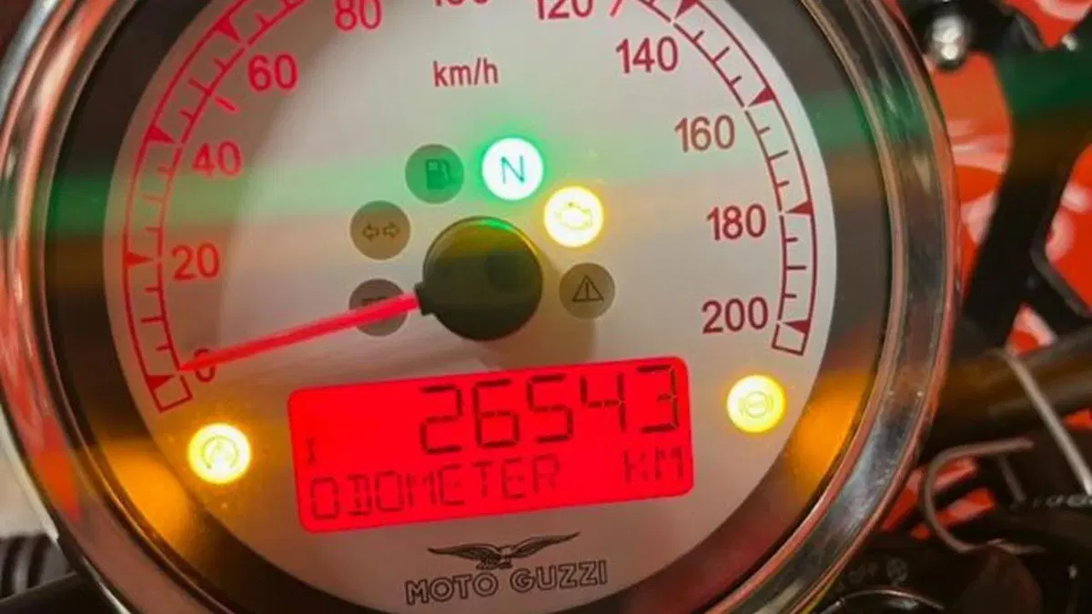 Moto Guzzi V9 Roamer (2021 - 24)  (7)