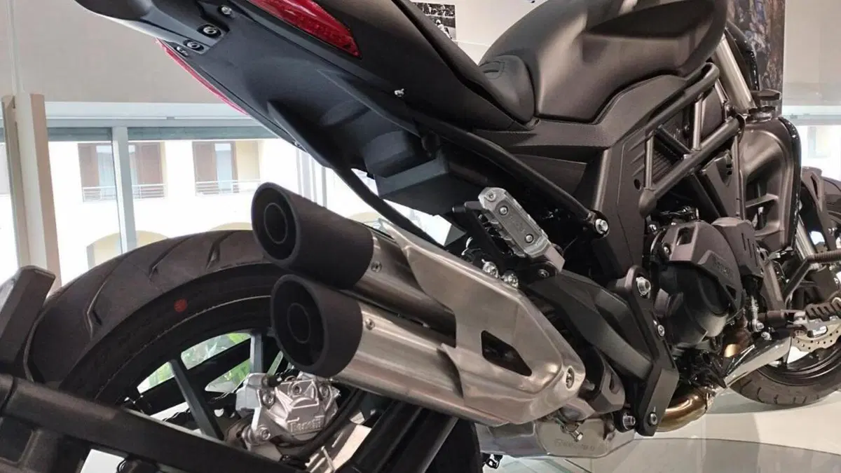 Benelli 502 C (2021 - 25)  (5)