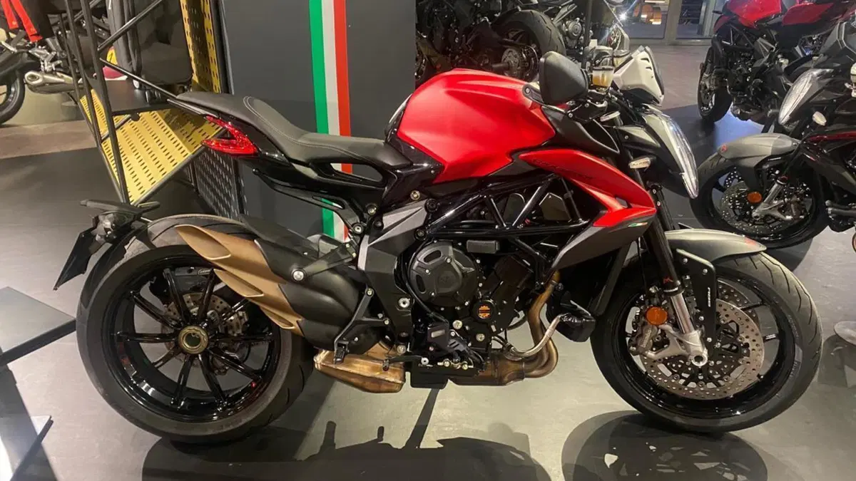 MV Agusta Dragster 800 R (2023 - 25)  (2)