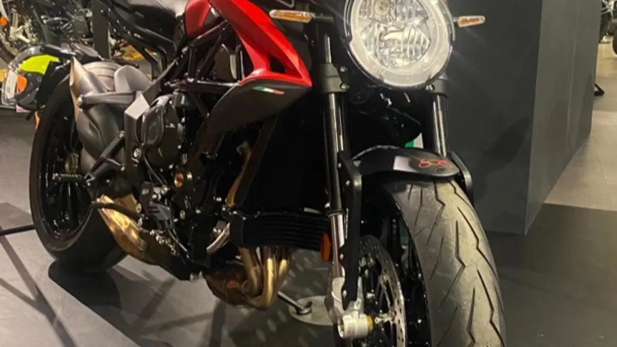 MV Agusta Dragster 800 R (2023 - 25)  (6)