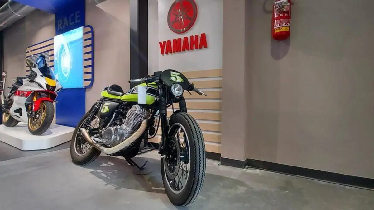 Yamaha SR 400 60th Anniversary (2013 - 16)  (2)