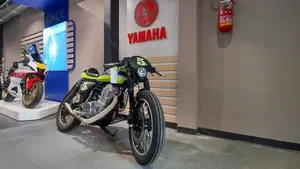 Yamaha SR 400 60th Anniversary (2013 - 16)  (2)