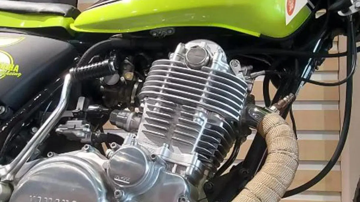 Yamaha SR 400 60th Anniversary (2013 - 16)  (4)