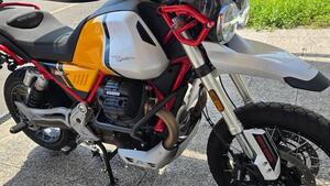 Moto Guzzi V85 TT Evocative Graphics (2021 - 23) 