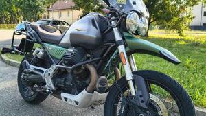 Moto Guzzi V85 TT Centenario (2021 - 22) 