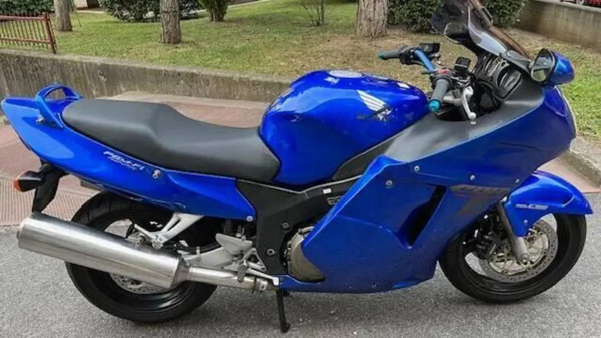 Honda CBR 1100 XX Superblackbird (1999 - 00) 