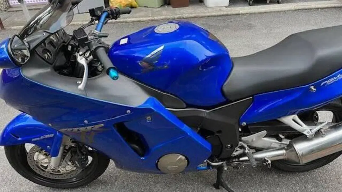 Honda CBR 1100 XX Superblackbird (1999 - 00)  (3)