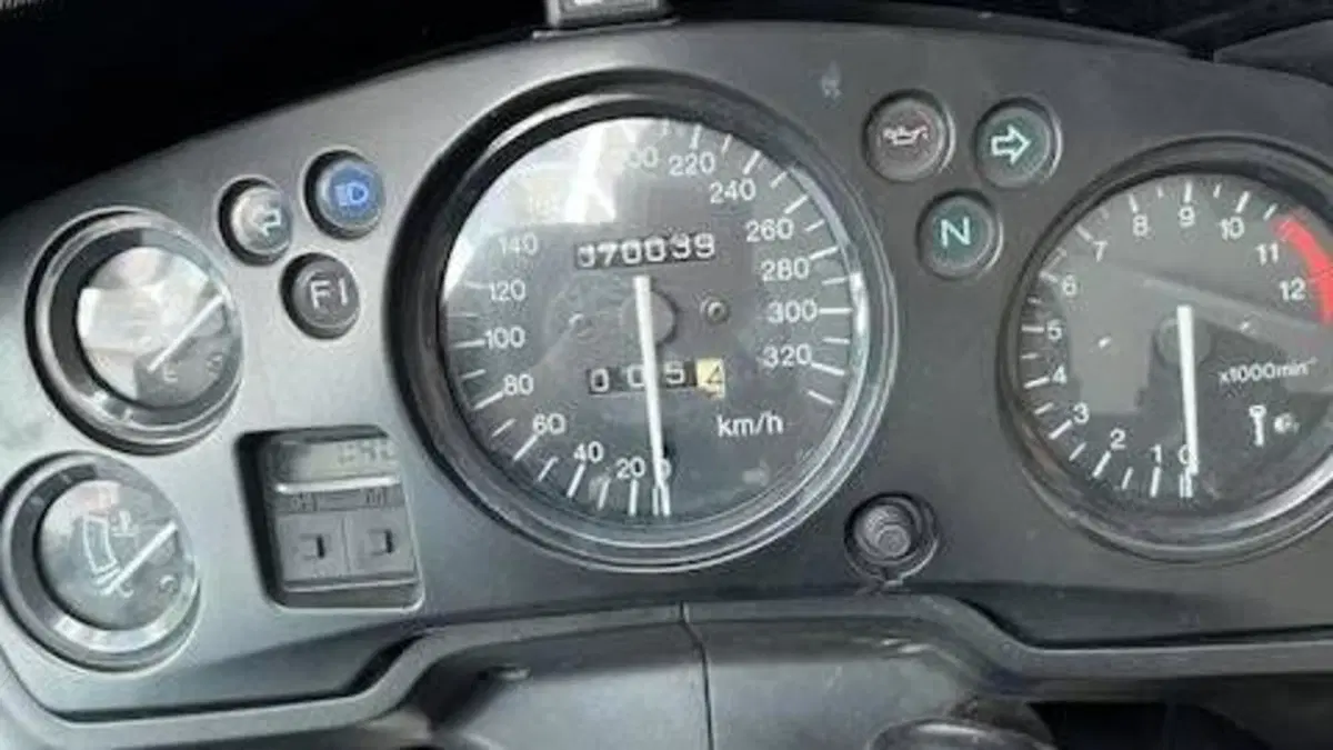 Honda CBR 1100 XX Superblackbird (1999 - 00)  (4)