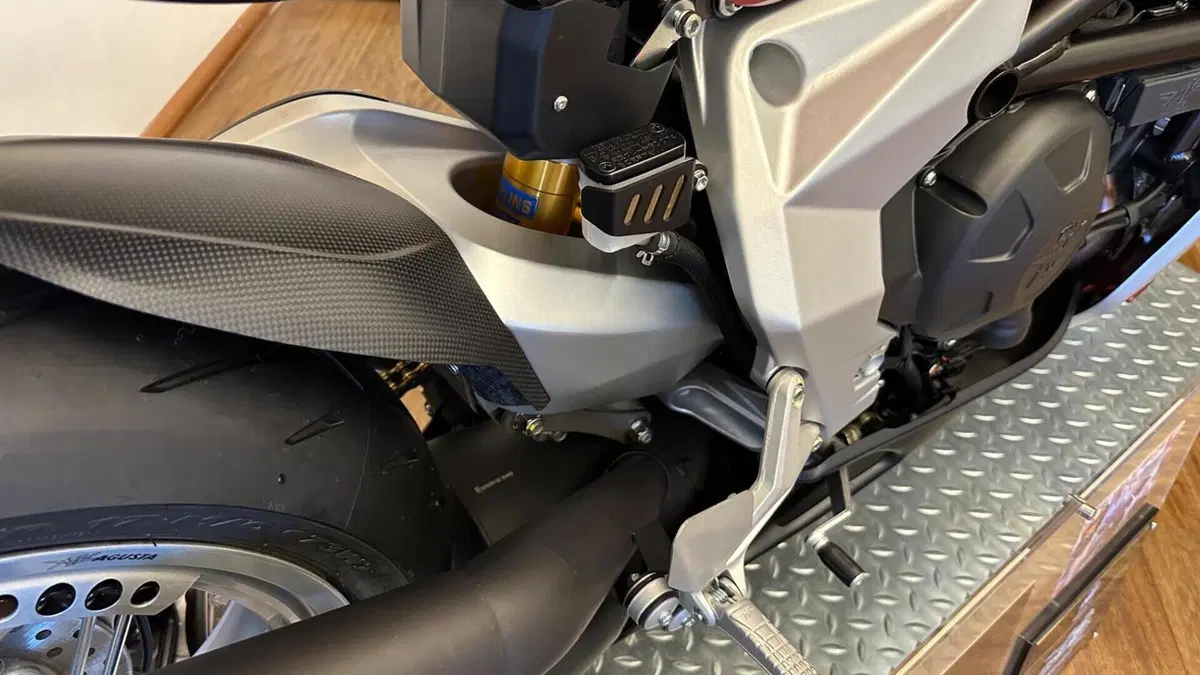 MV Agusta Superveloce 800 Ago (2021 - 23)  (3)