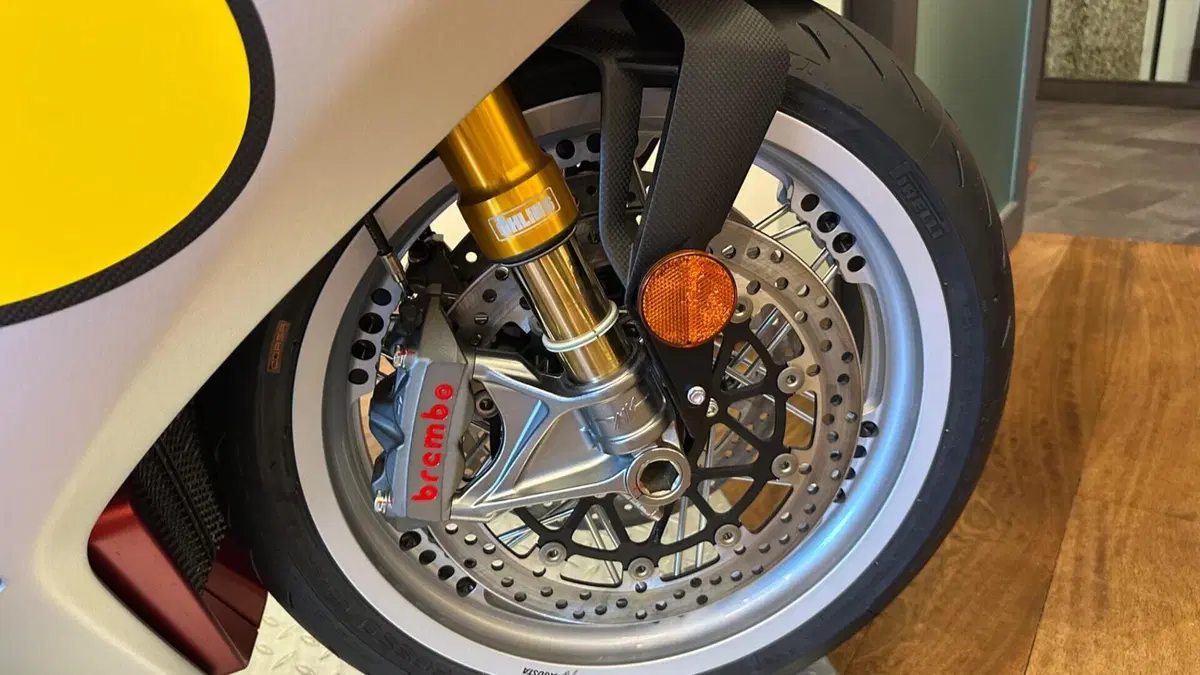 MV Agusta Superveloce 800 Ago (2021 - 23)  (5)