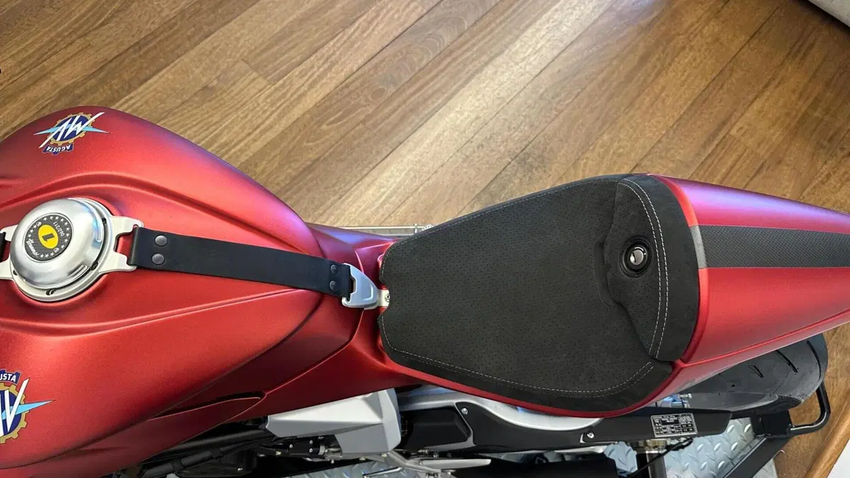 MV Agusta Superveloce 800 Ago (2021 - 23)  (11)