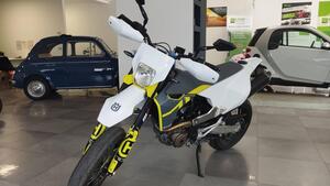 Husqvarna 701 Supermoto (2022) 