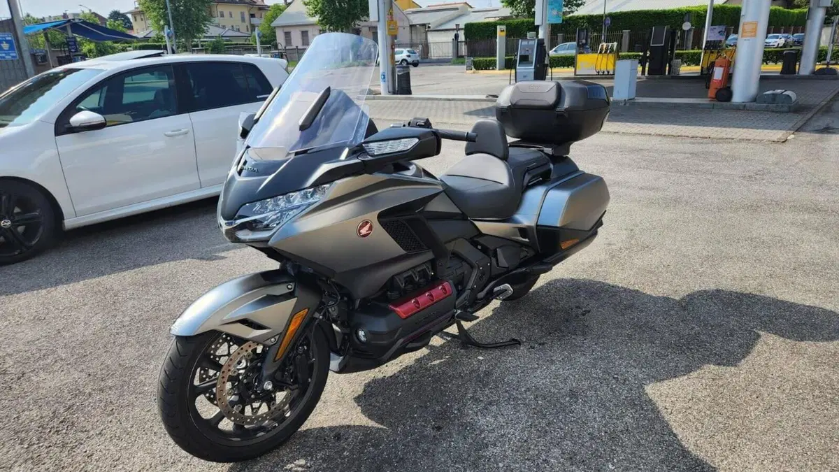 Honda GL 1800 Gold Wing Tour DCT & Airbag (2022 - 24)  (6)